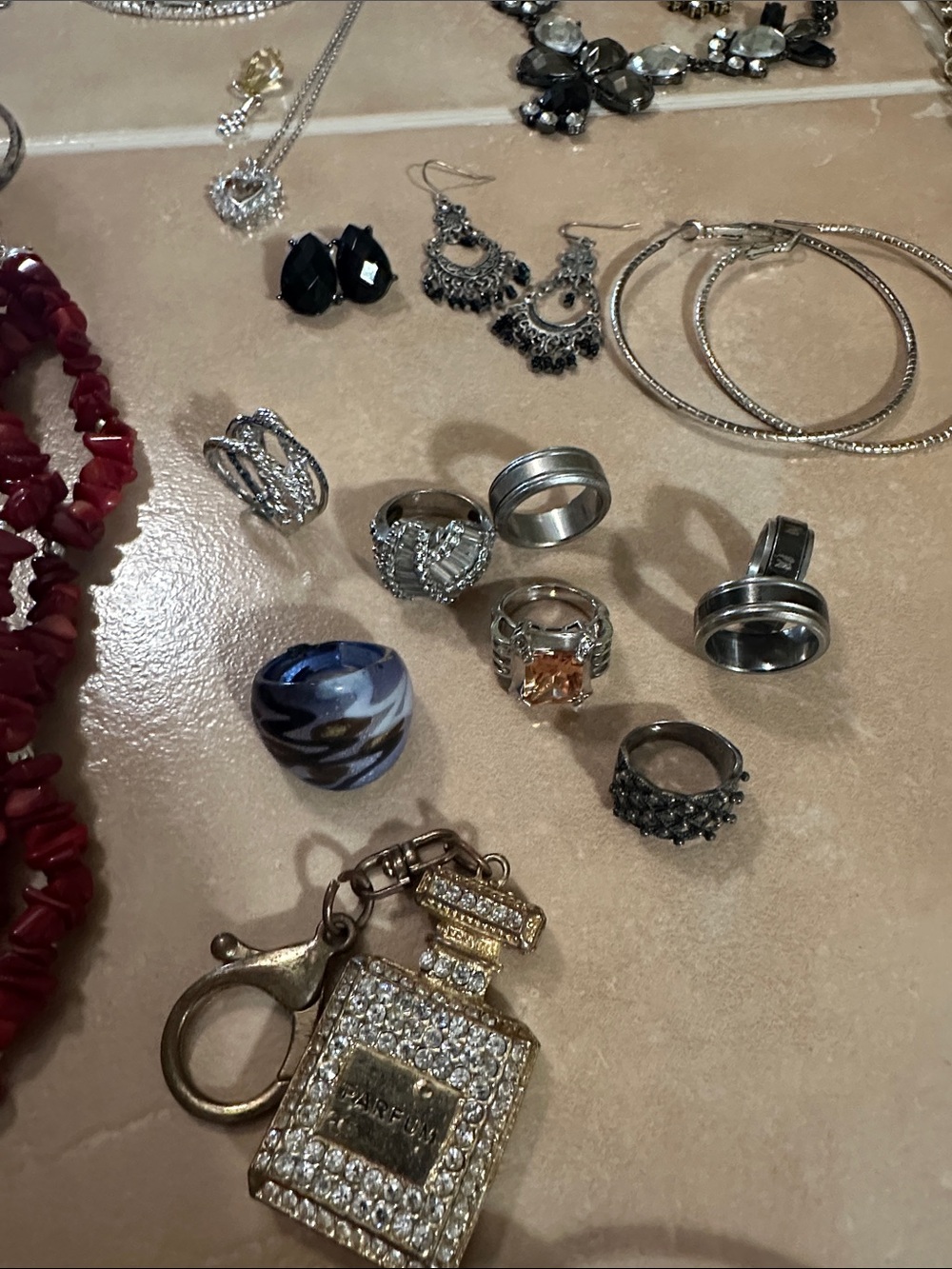 5 lbs! Mixed Costume,plus Jewelry Lot - Multi Color Necklaces & Bracelets - Picture 10 of 17
